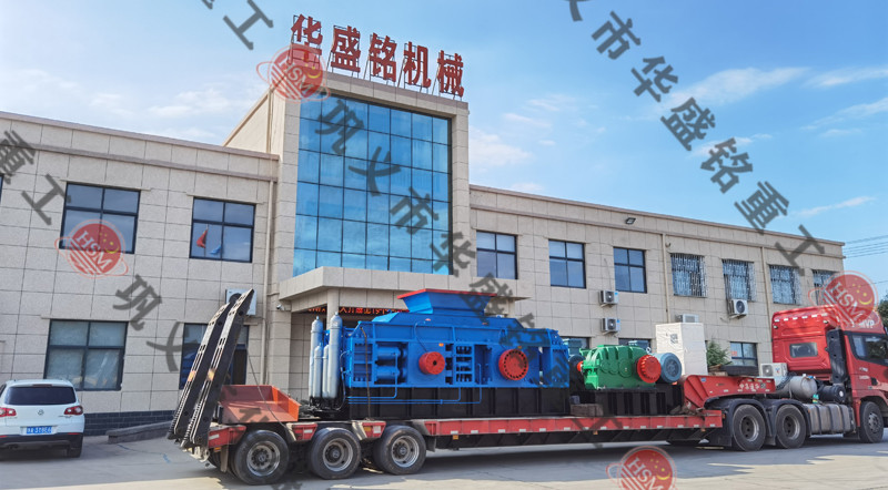 全液壓對輥破碎機(jī)發(fā)貨現(xiàn)場